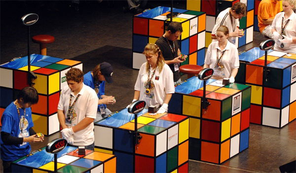 How does a WCA Rubik's Cube competition work?, Multimedia